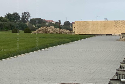 Zuğulba şosesində daha bir piyada keçidi inşa olunur – FOTO