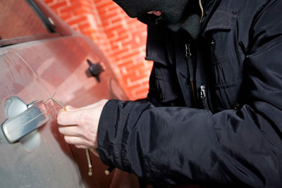 Nərimanovda avtoyuma məntəqəsindən maşın oğurlanıb