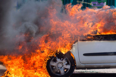 Xətaidə “BMW” yanıb