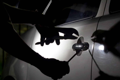 Xətai rayonunda avtomobildən oğurluq edilib