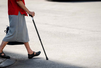 Xətai rayonunda avtomobil yaşlı qadını vuraraq öldürüb