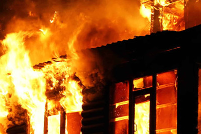 Xətai rayonunda yerləşən binada yanğın olub