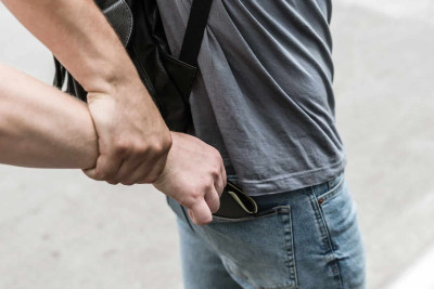 Badamdarda oğurluq hadisəsi baş verib