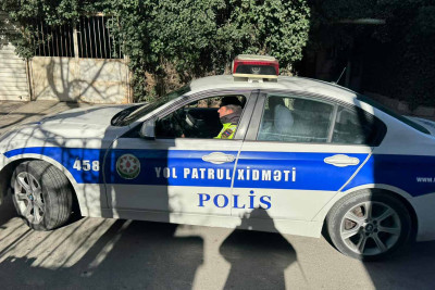 Yasamalda halı pisləşən qadını yol polisi xilas edib