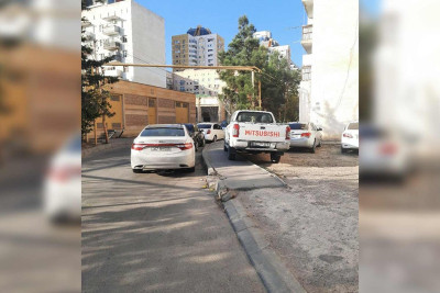 Pullu parkinqin fəsadları: Xətai məhəllələri avtomobillərlə doludur
