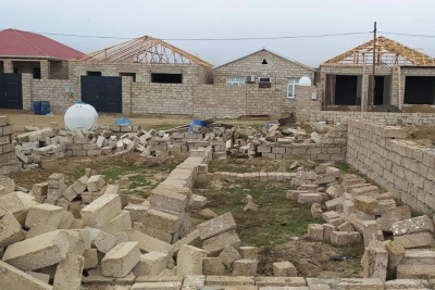 Xəzər rayonun iki qəsəbəsində qanunsuz tikililər sökülüb