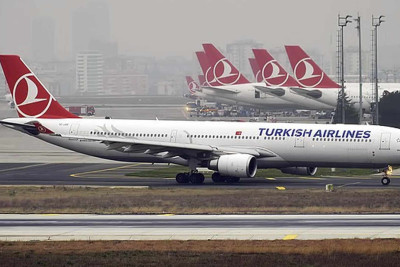 Pakistana gedən təyyarə Bakıya enib