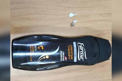 Bakıda ana həbsxanada olan oğlu üçün narkotik gətirib