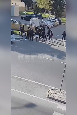 Sabunçu rayon İcra Hakimiyyətinin həyətində qohumlar dalaşıblar