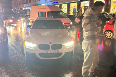 Binəqədidə “BMW” piyadanı vurub