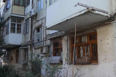 Nəsimidə beşmərtəbəli binanın dayaq sütunları sökülüb: birinci mərtəbədə kafe tikilir – VİDEO