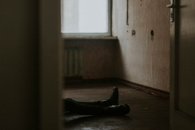 Nərimanovda mənzildə bağlı qapı arxasında qalmış meyit aşkarlanıb