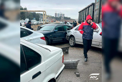 Maşın qatara ilişib: 7 avtomobilə ziyan dəyib