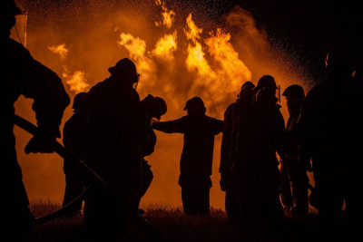 Xətai rayonunda birmərtəbəli ev yanıb