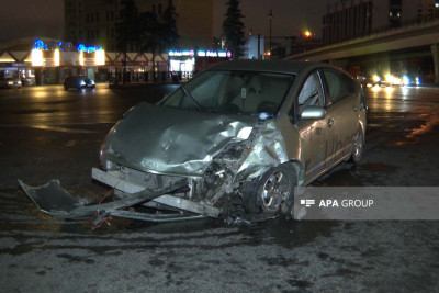 “20 Yanvar” dairəsində iki “Prius” toqquşub