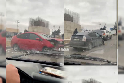 Babək prospektində 2 “Prius” toqquşub