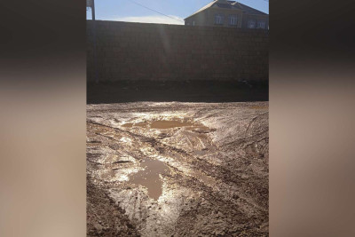 Badamdarda “Azərsu”nun işləri bitdikdən sonra sakinlər asfaltsız qalıblar