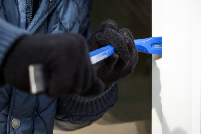 Nərimanovda inşaat mağazasında oğurluq olub