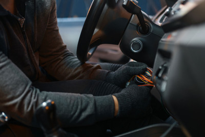 Sahil qəsəbəsində “Opel” markalı avtomobil qaçırılıb