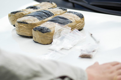 Abşeronda Bakı sakininin maşınında 1 kiloqrama yaxın narkotik aşkarlanıb