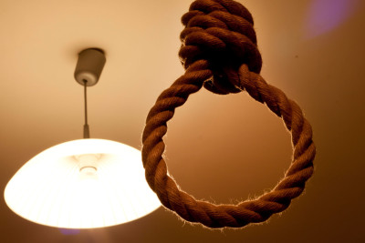 Xəzər rayonunda 69 yaşlı kişi özünü asıb