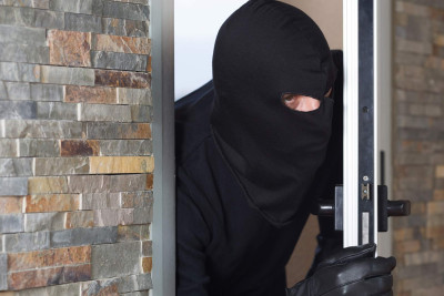 Binə qəsəbəsində 6200 manat dəyərində oğurluqlar edilib