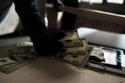 Xətai rayonunda evdən 20 minlik oğurluq edilib