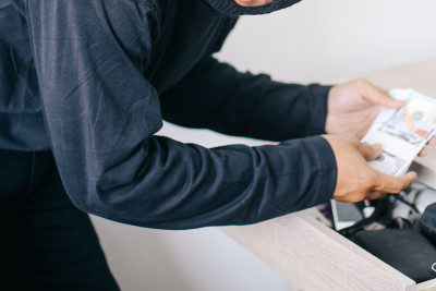 Səbaildə mağaza qarət olunub