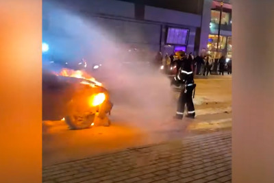 Xətai rayonunda avtomobil yanıb – VİDEO