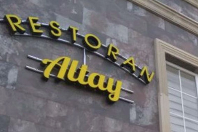 Oğurluğa girdiyi restoranda spirtli içki içərək yatıb