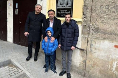 Hacı Şahin Həsənlinin xatirəsinə barelyef yaradılıb