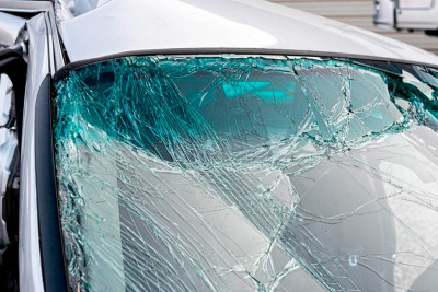 Xətaidə gənc qız yol qəzasına düşüb