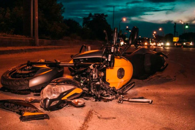 Qaradağda motosikletçi qəzaya düşüb