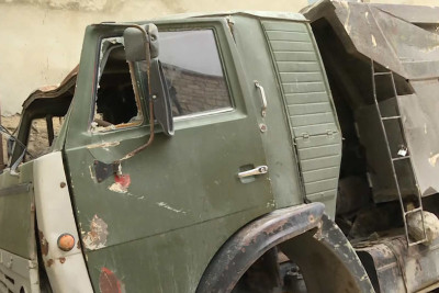 Xətaidə yük maşını 5 metr hündürlükdən həyətə aşıb – VİDEO