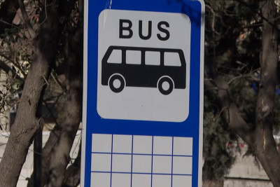 Əhməd Rəcəbli küçəsində sakinlər dayanacaqdan hansı avtobusun keçdiyi haqda məlumatlı deyillər - VİDEO