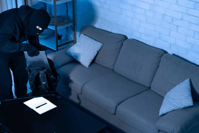 Pirallahıda evlərin birindən 27.000 manat dəyərində oğurluq edilib