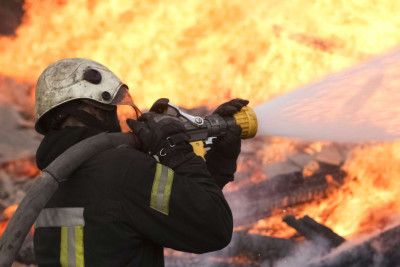 Xəzərdə 100 kv.m sahəsi olan ev yanıb