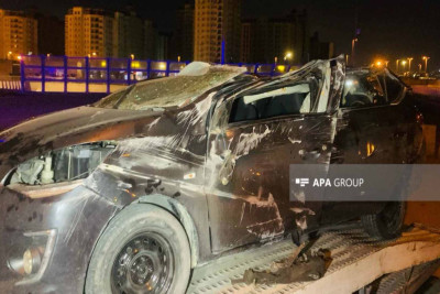 Ziya Bünyadov prospektində avtomobil aşıb