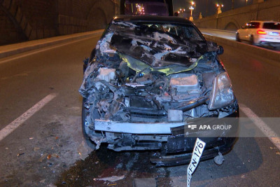 Heydər Əliyev prospektində yük və minik maşınları toqquşub