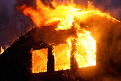 Xəzərdə 4 otaqlı yaşayış evi yanıb