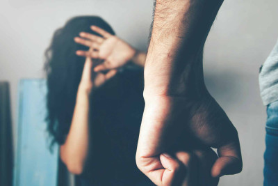 Nəsimidə kişi qadın qonşusunu döyərək öldürüb