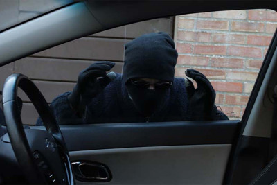 Xətaidə “BMW”-dən 4000 AZN-lik qol saatı oğurlanıb