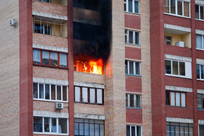 Nərimanovda 16 mərtəbəli binada yanğın olub