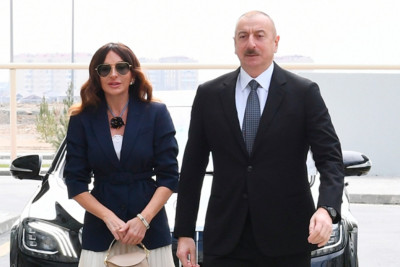 Prezident və birinci xanım Fəxri xiyabana gediblər