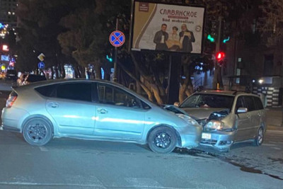 Yasamalda iki “Toyota” toqquşub