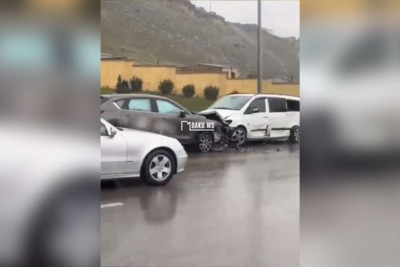 Bakı dairəvi yolunda iki avtomobil toqquşub