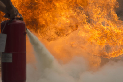 Xətai rayonunda yaşayış binasında yanğın olub