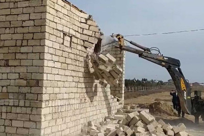 Qalada qanunsuz tikililər sökülüb – VİDEO