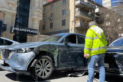 Yasamal: Cəfər Cabbarlı küçəsində iki avtomobil toqquşub