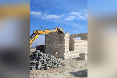 Xəzər rayonunda qanunsuz tikililər sökülüb